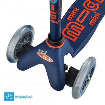 Niebieska hulajnoga Mini Micro Deluxe Navy Blue