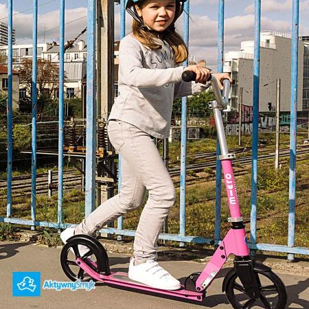 Niebieska hulajnoga Micro Cruiser