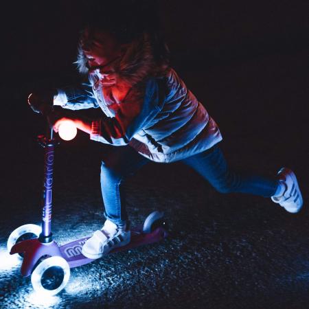 Hulajnoga Mini Micro Deluxe Magic Pink LED świecące kółka i uchwyty