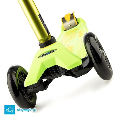 Żółta hulajnoga Maxi Micro Deluxe